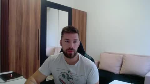 darius_94 online show from April 2, 5:05 am