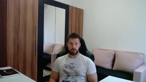 darius_94 online show from April 13, 4:51 am