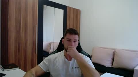 darius_94 online show from April 20, 4:48 am