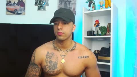 Darius Phoenix  online show from January 6, 7:20 am