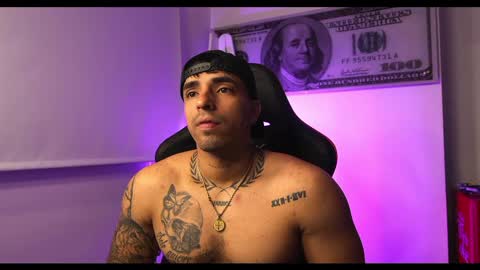 Darius Phoenix  online show from February 15, 5:09 am