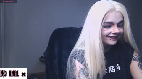 Snapshot of dark__elf chatting on December 10, 10:16 pm Anessa online show from December 10, 10:16 pm