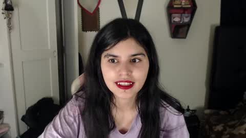 Snapshot of dark_angel_66 chatting on January 6, 6:47 am Moony online show from January 6, 6:47 am