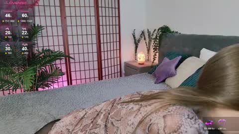 Snapshot of dark_butterfly_ chatting on November 16, 9:09 pm Call me Amy online show from November 16, 9:09 pm