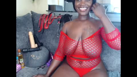 Snapshot of dark_coco chatting on December 25, 10:28 am Coco online show from December 25, 10:28 am