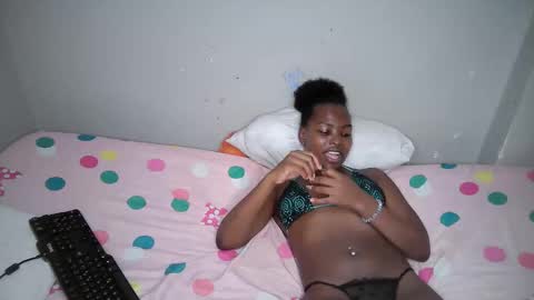 dark_lovly online show from November 5, 10:37 am