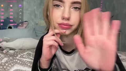 Snapshot of dark_side1213 chatting on October 28, 8:18 am Darkside online show from October 28, 8:18 am