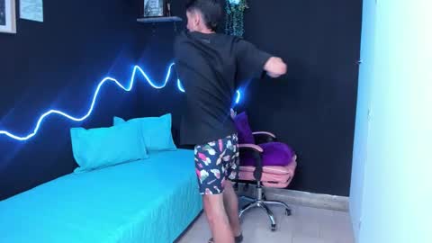 Snapshot of dark_valentino chatting on March 4, 2:06 am dark_valentino online show from March 4, 2:06 am