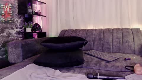 Snapshot of darkly_waxx chatting on January 27, 8:28 pm New account. Help me reach 100 thumbs up online show from January 27, 8:28 pm