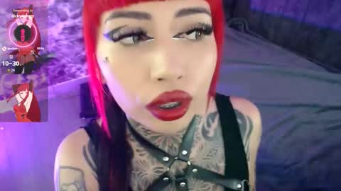 Snapshot of darkly_waxx chatting on October 28, 6:21 pm New account. Help me reach 100 thumbs up online show from October 28, 6:21 pm