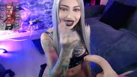 Snapshot of darkly_waxx chatting on November 21, 7:23 pm New account. Help me reach 100 thumbs up online show from November 21, 7:23 pm