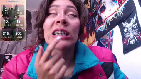 Snapshot of darkness_joones chatting on February 7, 7:49 pm Darkness online show from February 7, 7:49 pm