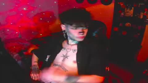 Snapshot of darkness_prince_x chatting on October 14, 4:35 am online show from October 14, 4:35 am