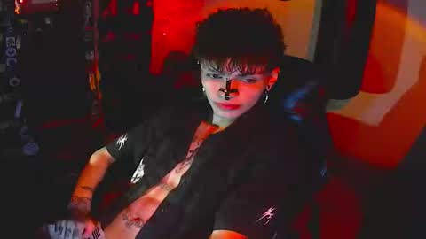 Snapshot of darkness_prince_x chatting on October 27, 7:51 pm online show from October 27, 7:51 pm