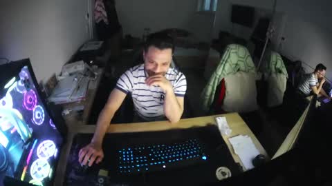 Snapshot of darkschneider_ chatting on February 23, 6:39 am darkschneider_ online show from February 23, 6:39 am