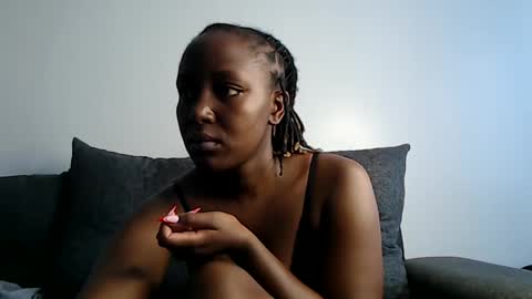 Snapshot of darktanqueen chatting on March 5, 8:43 am darktanqueen online show from March 5, 8:43 am