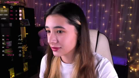 Snapshot of darlabelle chatting on December 9, 4:45 am Belle online show from December 9, 4:45 am