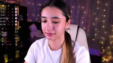 Snapshot of darlabelle chatting on December 9, 7:50 am Belle online show from December 9, 7:50 am