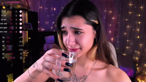 Snapshot of darlabelle chatting on December 11, 6:58 am Belle online show from December 11, 6:58 am