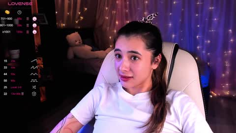 Snapshot of darlabelle chatting on December 17, 5:07 am Belle online show from December 17, 5:07 am