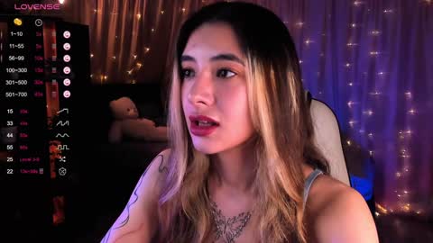 Snapshot of darlabelle chatting on December 18, 5:15 am Belle online show from December 18, 5:15 am