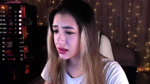 Snapshot of darlabelle chatting on December 25, 4:12 am Belle online show from December 25, 4:12 am