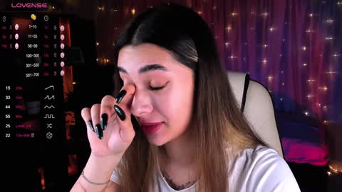 Snapshot of darlabelle chatting on December 27, 5:20 am Belle online show from December 27, 5:20 am