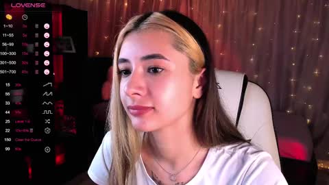 Snapshot of darlabelle chatting on February 10, 7:36 am Belle online show from February 10, 7:36 am