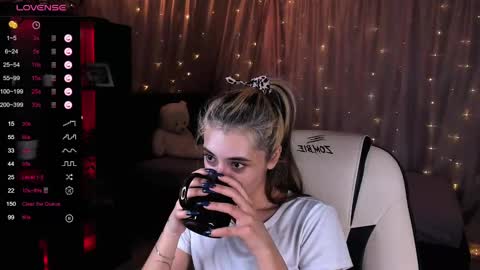 Snapshot of darlabelle chatting on February 13, 8:17 am Belle online show from February 13, 8:17 am