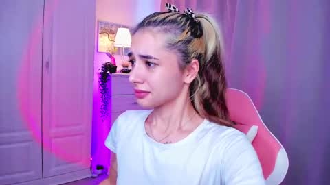 Snapshot of darlabelle chatting on February 22, 5:34 am Belle online show from February 22, 5:34 am