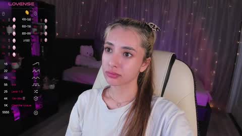 Snapshot of darlabelle chatting on March 2, 7:32 am Belle online show from March 2, 7:32 am