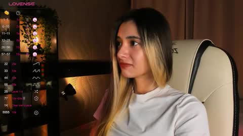 Snapshot of darlabelle chatting on October 15, 3:50 am Belle online show from October 15, 3:50 am