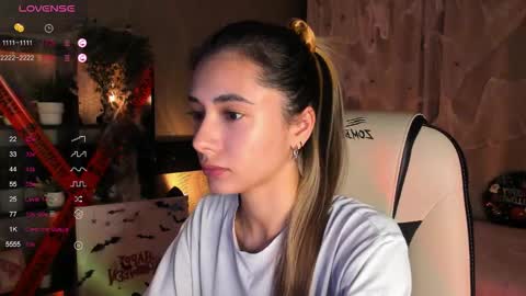 Snapshot of darlabelle chatting on November 3, 3:30 am Belle online show from November 3, 3:30 am