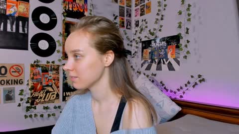 Snapshot of darleneferran chatting on December 13, 7:32 pm lina online show from December 13, 7:32 pm