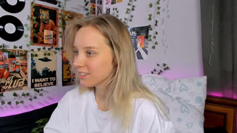 Snapshot of darleneferran chatting on December 14, 8:40 pm lina online show from December 14, 8:40 pm