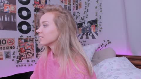 Snapshot of darleneferran chatting on December 17, 11:49 pm lina online show from December 17, 11:49 pm