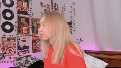 Snapshot of darleneferran chatting on December 18, 8:25 pm lina online show from December 18, 8:25 pm