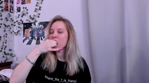 Snapshot of darleneferran chatting on December 23, 8:47 pm lina online show from December 23, 8:47 pm