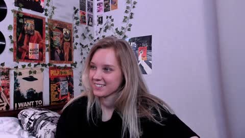 Snapshot of darleneferran chatting on December 24, 2:54 am lina online show from December 24, 2:54 am