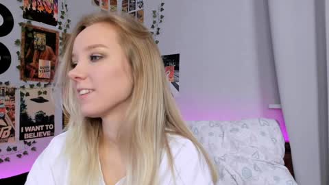 Snapshot of darleneferran chatting on December 27, 12:07 am lina online show from December 27, 12:07 am