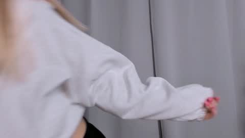 Snapshot of darleneferran chatting on December 27, 11:42 pm lina online show from December 27, 11:42 pm