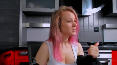 Snapshot of darleneferran chatting on December 29, 8:26 pm lina online show from December 29, 8:26 pm