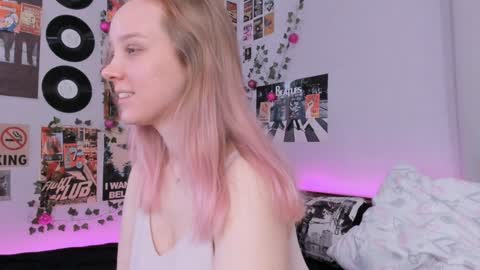 Snapshot of darleneferran chatting on January 5, 8:10 pm lina online show from January 5, 8:10 pm