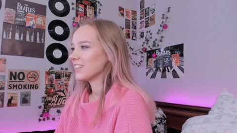 Snapshot of darleneferran chatting on January 6, 2:15 am lina online show from January 6, 2:15 am