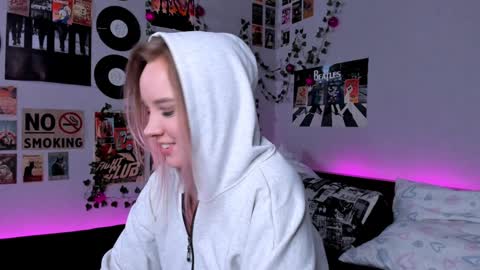 Snapshot of darleneferran chatting on January 6, 8:18 pm lina online show from January 6, 8:18 pm