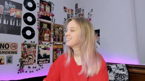 Snapshot of darleneferran chatting on January 8, 9:01 pm lina online show from January 8, 9:01 pm