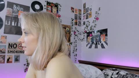 Snapshot of darleneferran chatting on January 14, 2:40 am lina online show from January 14, 2:40 am