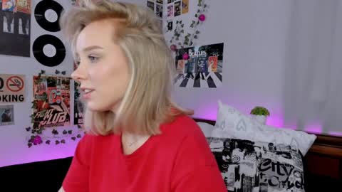 Snapshot of darleneferran chatting on January 14, 11:48 pm lina online show from January 14, 11:48 pm