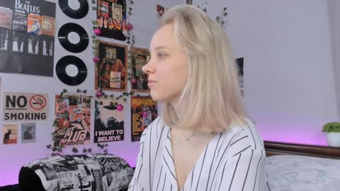 Snapshot of darleneferran chatting on January 17, 8:55 pm lina online show from January 17, 8:55 pm