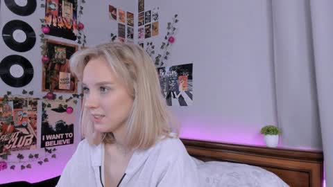 Snapshot of darleneferran chatting on January 18, 11:33 pm lina online show from January 18, 11:33 pm